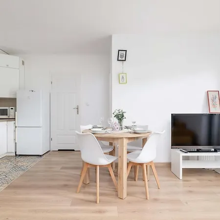 Bright Podgorze Cracow By Renters Апартаменты *