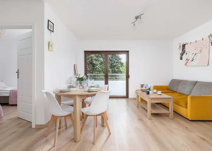 Bright Podgorze Cracow By Renters Apartment